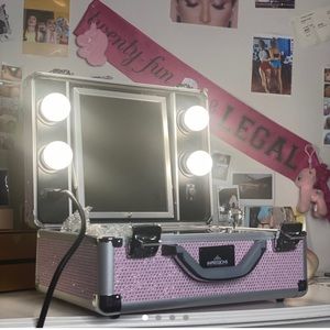 ✨💅🏼 Light up travel vanity 🎀🍒